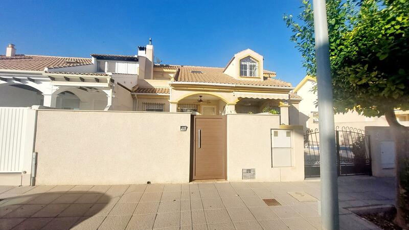 Maison de Ville à vendre dans Pilar de la Horadada, Alicante