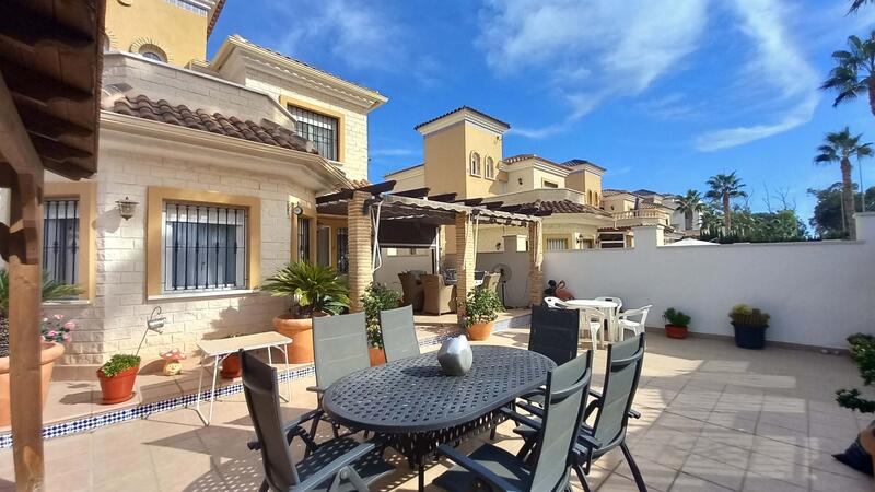 3 Cuarto Villa en venta