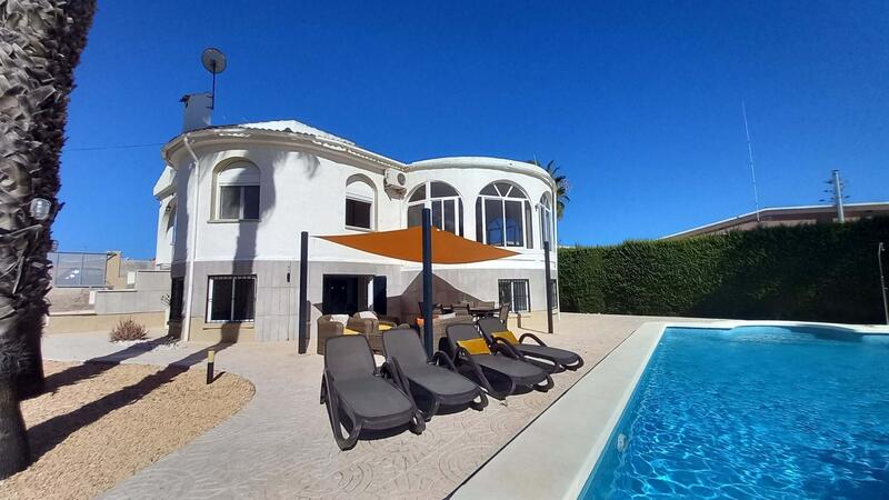 Villa for sale in Torrevieja, Alicante