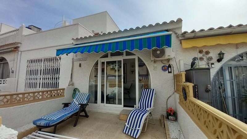 Villa à vendre dans Torrevieja, Alicante