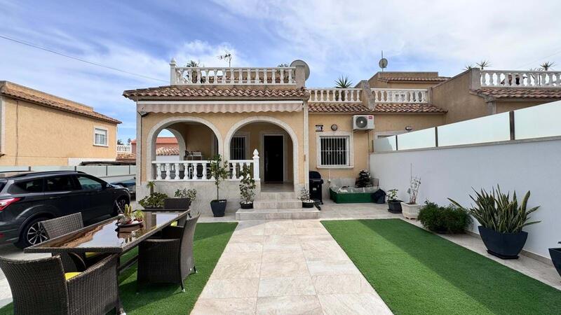 Villa à vendre dans Torrevieja, Alicante