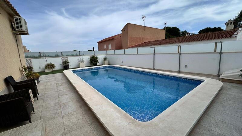 4 Cuarto Villa en venta