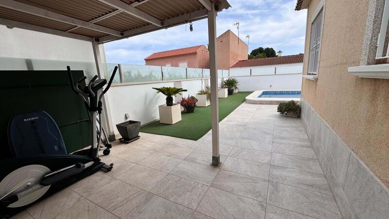 4 Cuarto Villa en venta