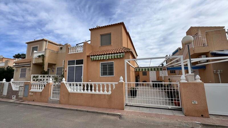 Stadthaus zu verkaufen in Torrevieja, Alicante