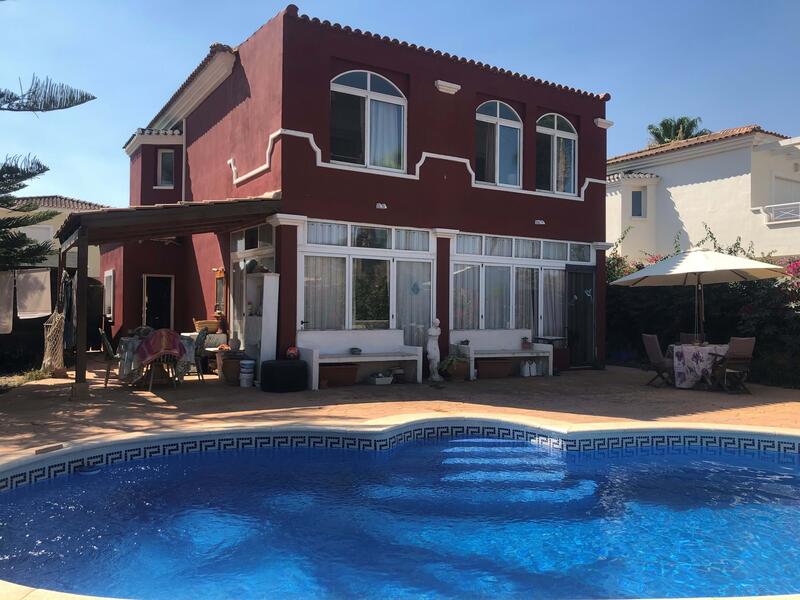 2 Cuarto Villa en venta