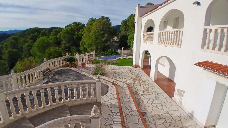 5 bedroom Villa for sale