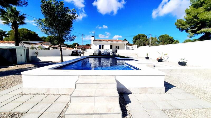 Villa for sale in Pilar de la Horadada, Alicante