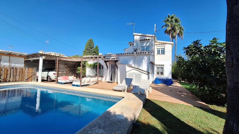 Villa en venta en Denia, Alicante