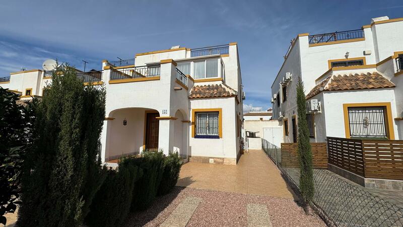 Stadthaus zu verkaufen in Torrevieja, Alicante