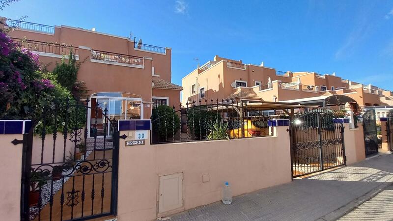 Maison de Ville à vendre dans Los Montesinos, Alicante