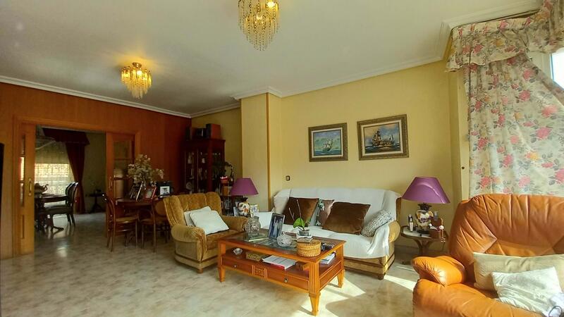 3 bedroom Apartment for sale