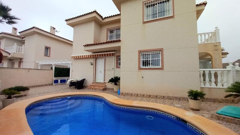 Villa til salgs i Rojales, Alicante