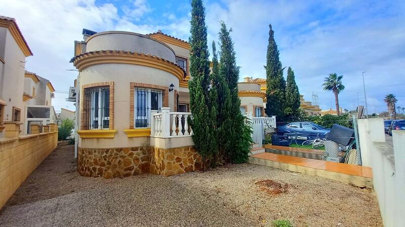 Villa for sale in Los Montesinos, Alicante