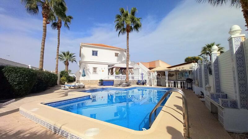 Villa til salg i Torrevieja, Alicante