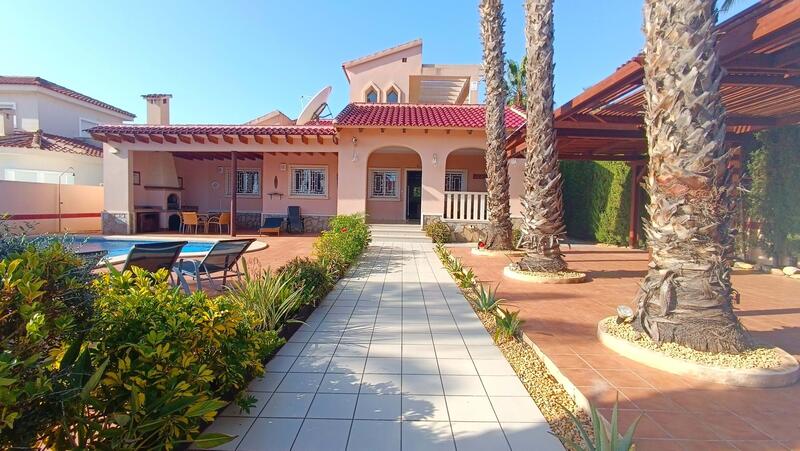 3 Cuarto Villa en venta