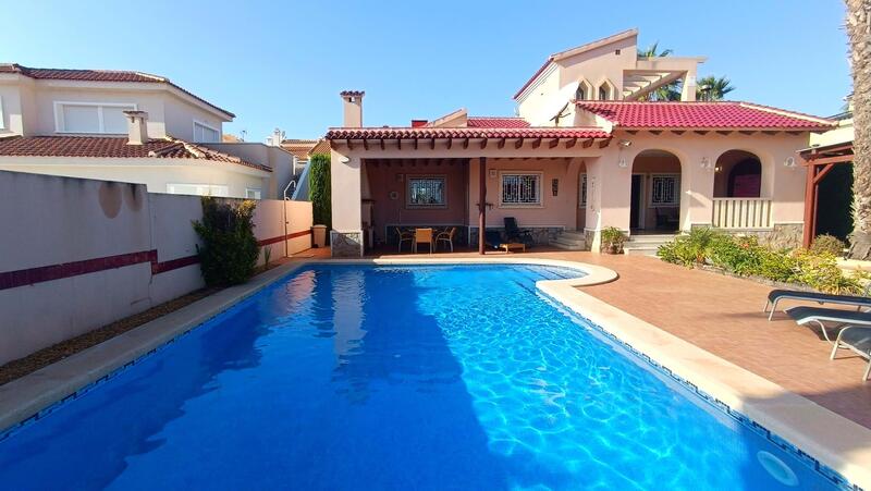 3 Cuarto Villa en venta