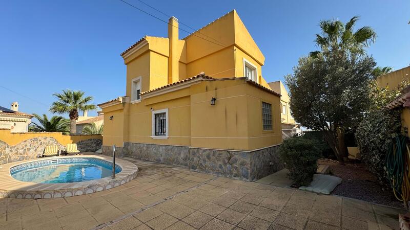 вилла продается в Orihuela, Alicante