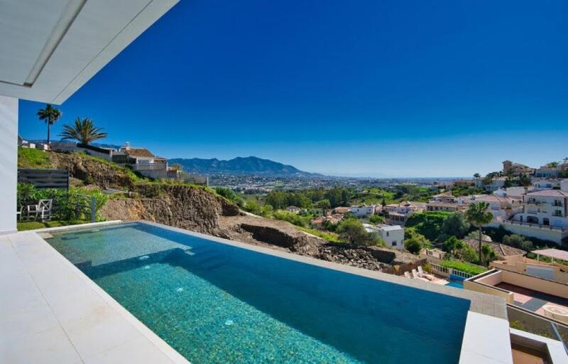 Villa en venta en Cerros del Aguila, Málaga