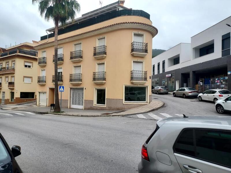 Коммерческая недвижимость в долгосрочную аренду в Alhaurin el Grande, Málaga