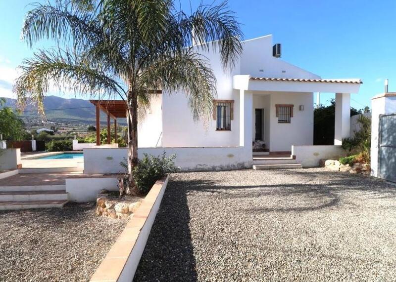 Villa para alquiler a largo plazo en Alhaurin el Grande, Málaga