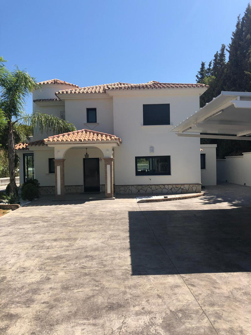 Villa for sale in Alhaurin de la Torre, Málaga