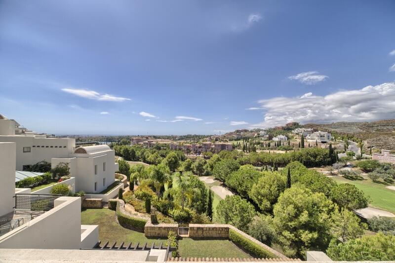 Apartment for sale in Benahavis, Málaga