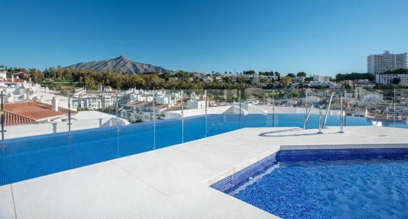 Apartment for sale in Nueva Andalucia, Málaga