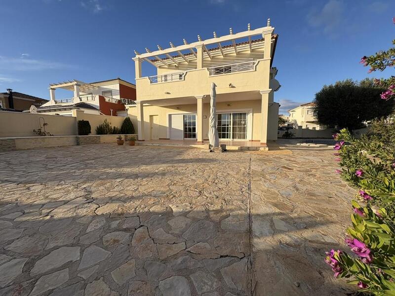 3 bedroom Villa for sale