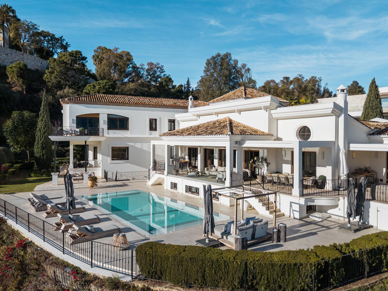 Villa for sale in Benahavis, Málaga