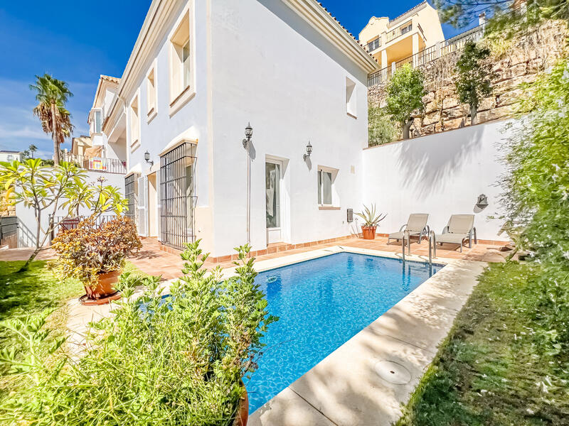 Villa for sale in Istan, Málaga