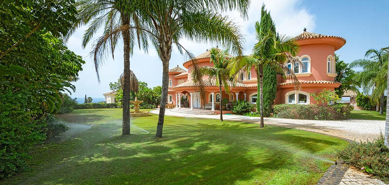 8 bedroom Villa for sale