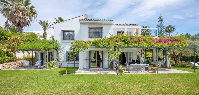 Villa en venta en Marbella, Málaga