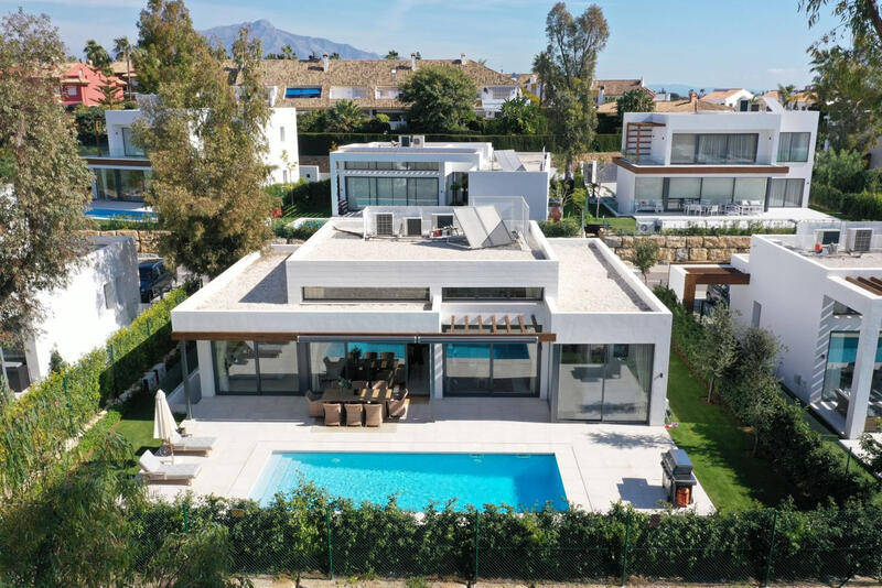 Villa à vendre dans Estepona, Málaga