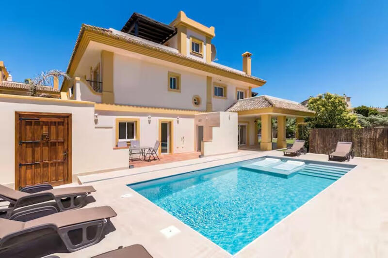 Villa for sale in San Roque, Cádiz