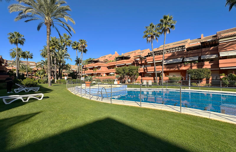 Apartamento en venta en Marbella, Málaga