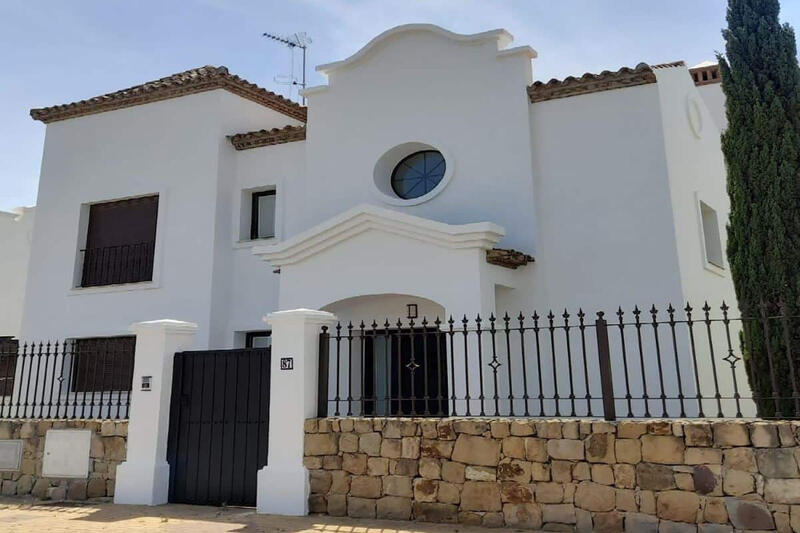 Villa til salgs i Estepona, Málaga