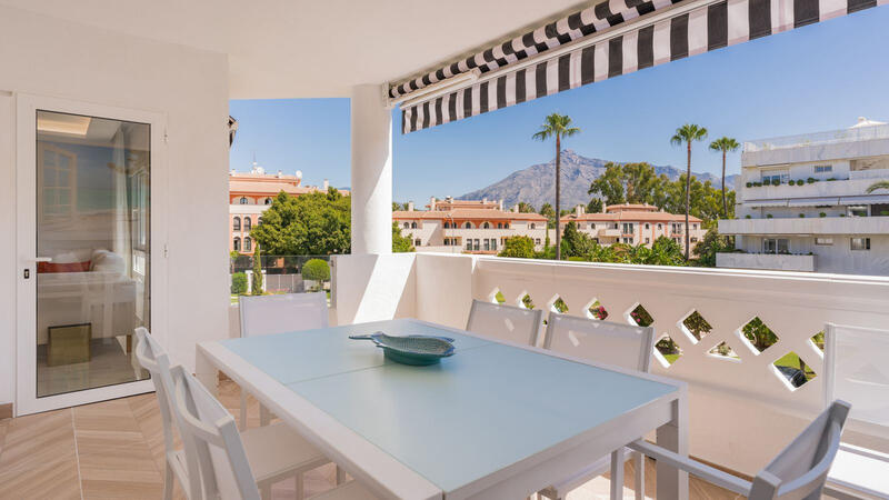 Apartment for sale in Puerto Banus, Málaga