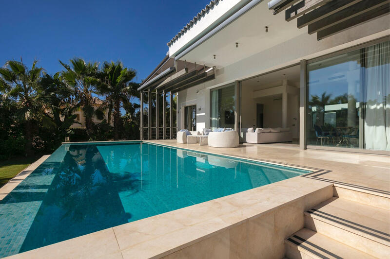 Villa for Long Term Rent in Benahavis, Málaga