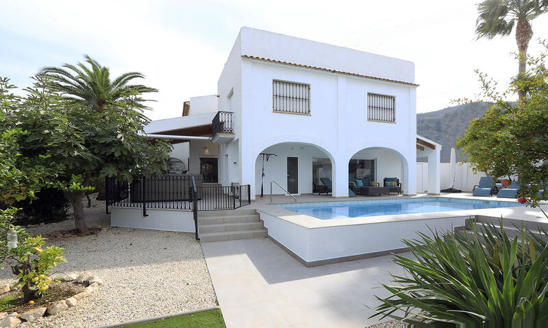 Villa en venta en Albir, Alicante