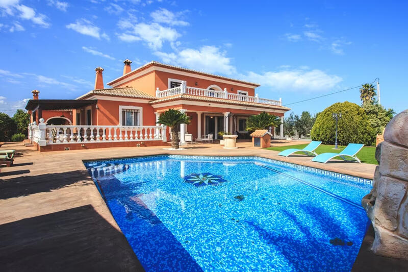 Villa til salg i Denia, Alicante