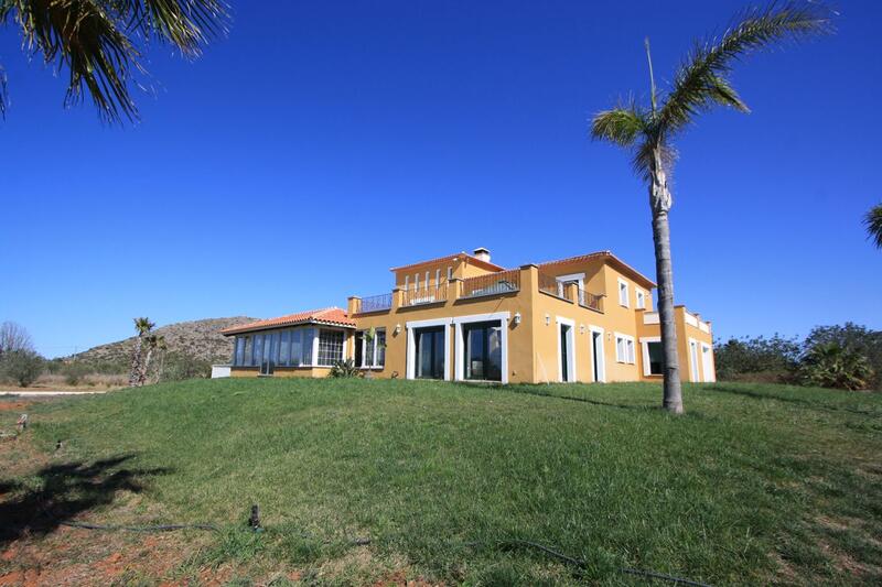 Villa en venta en Pedreguer, Alicante