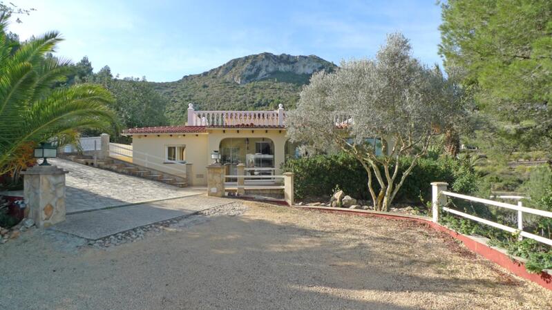 Villa til salgs i Llosa de Camacho, Alicante