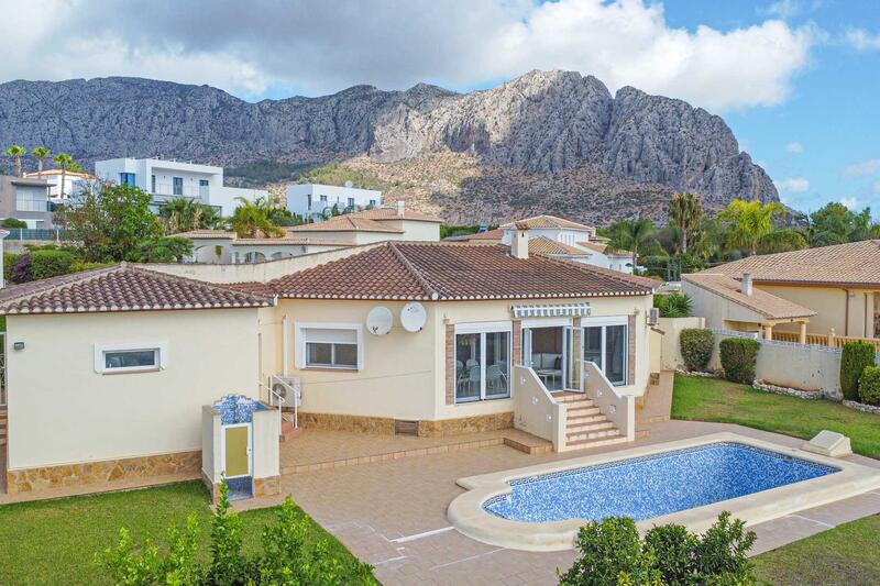 вилла продается в Beniarbeig, Alicante