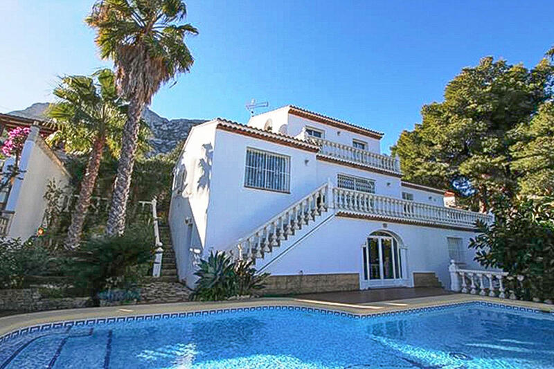 Villa en venta en Denia, Alicante