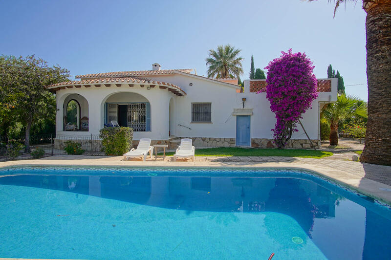 Villa en venta en Denia, Alicante