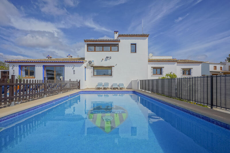 Villa en venta en Teulada, Alicante