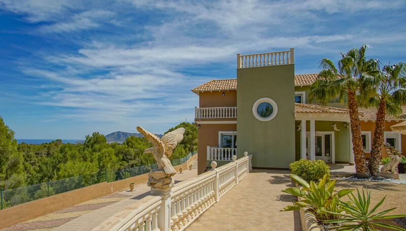 8 bedroom Villa for sale