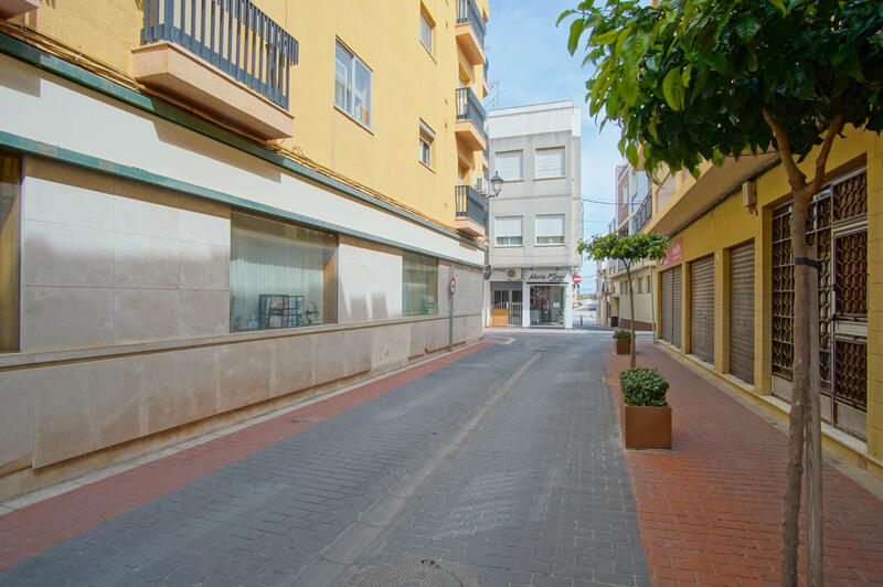 2 Cuarto Local Comercial en venta