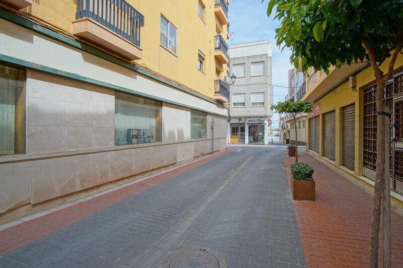 2 Cuarto Local Comercial en venta