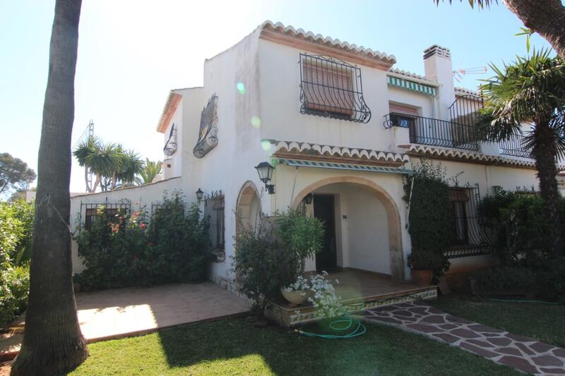 Villa til salgs i Moraira, Alicante